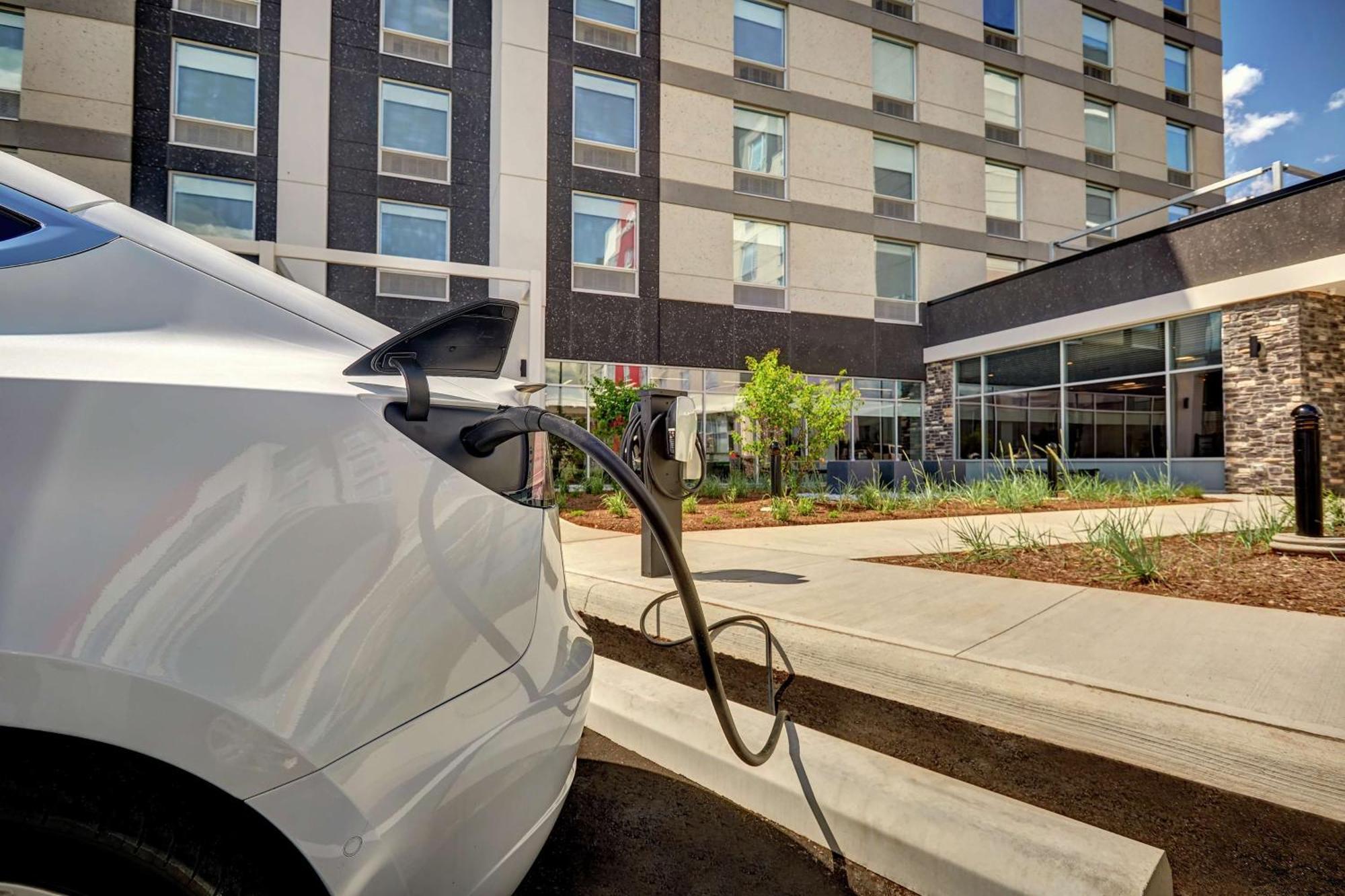 Hilton Garden Inn Toronto/Brampton West, Ontario, Canada Екстериор снимка